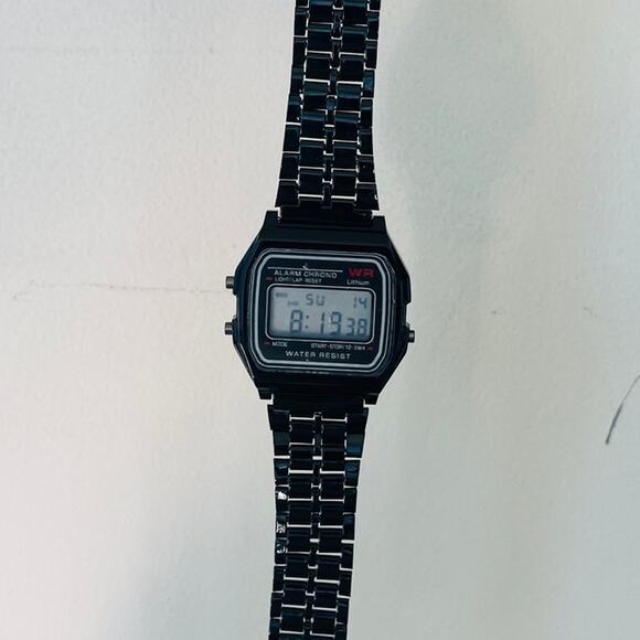 Casio Digital Watch Black Silver Accents Unisex Retro Y2K Quartz New - Picture 3 of 8
